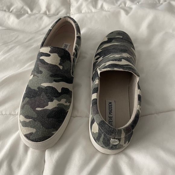 Steve Madden Camo Gills Sneakers - Picture 3 of 7